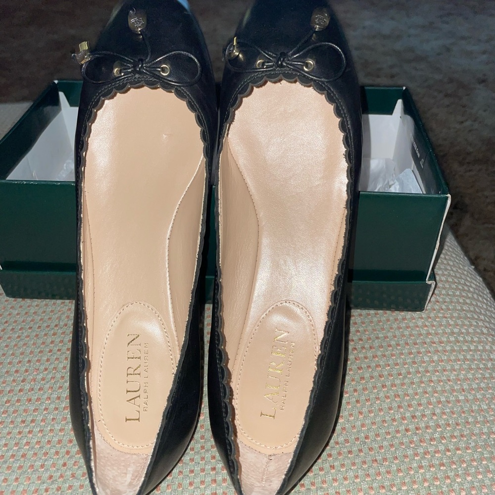 Black flat shoes